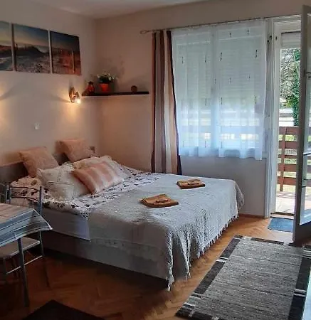 Apartment Rosy Apartman Vonyarcvashegy