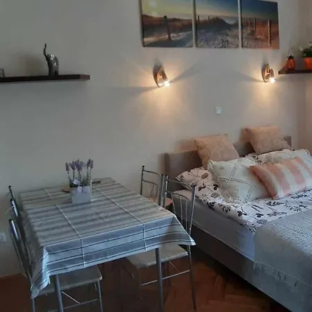 Rosy Apartman Apartment Vonyarcvashegy